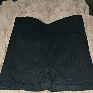 Womens Black Butt Lifting Active Spandex Shorts. 12" Across Waist! Nwots